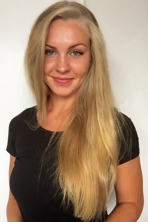  Model Laura aus Geesthacht  Haarfarbe: blond (mittel) 